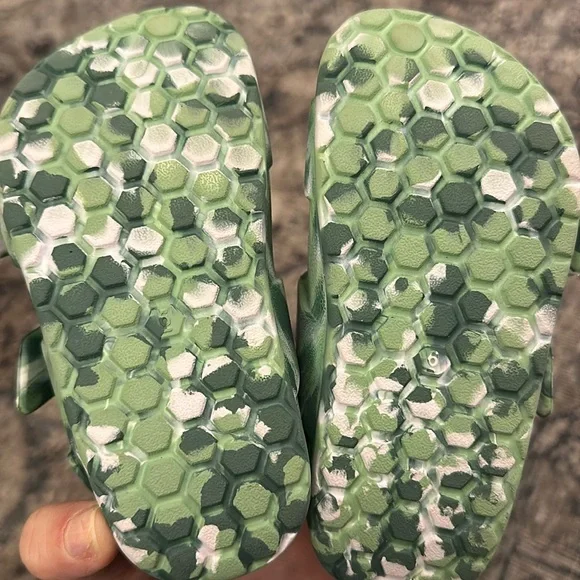 Cat & Jack Rubber Sandals - Picture 5 of 5